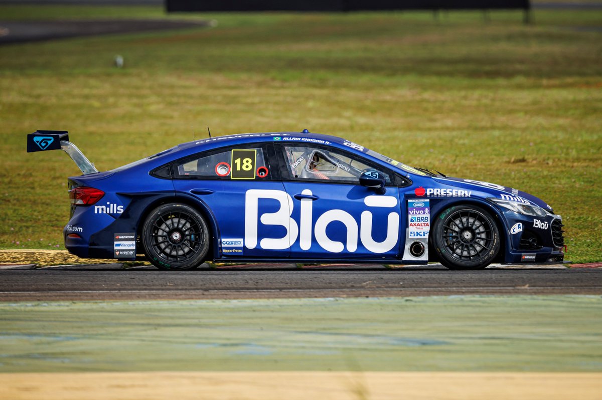 Carro quase atropela cinegrafista nos pits na Stock Car