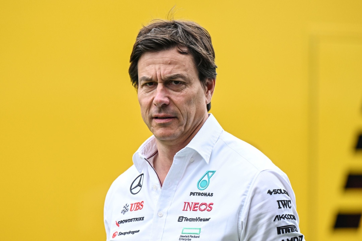 Ex-chefe da Williams critica Toto Wolff: "Gestão patética"