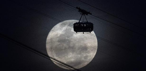 Superlua mais brilhante do ano pode ser vista hoje: como tirar fotos?