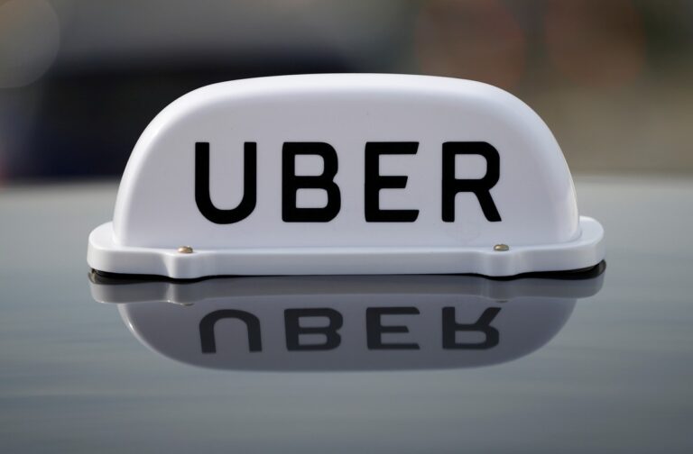 'Uber Adolescentes' é liberado em todo o Brasil: função permite que pais supervisionem viagens; saiba como usar