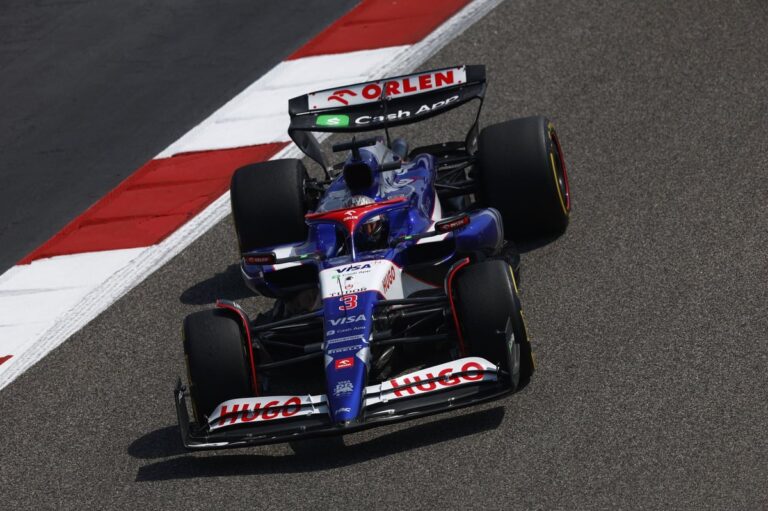Ricciardo lidera TL1 no Bahrein; Verstappen é 6º