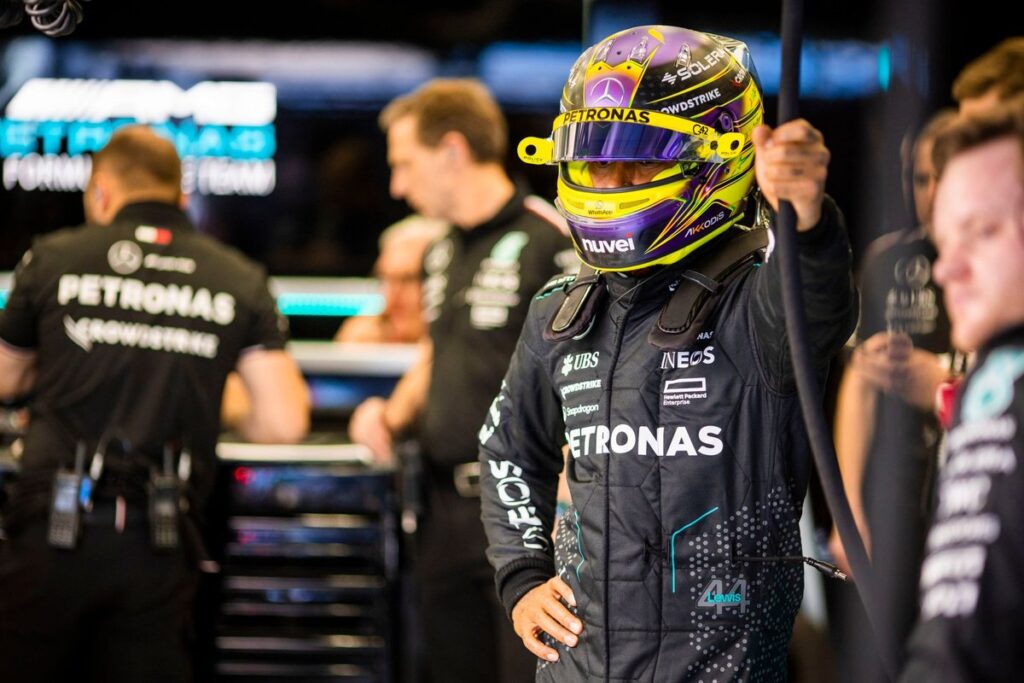 Mercedes fez contrato curto c/ Hamilton para não perder Antonelli