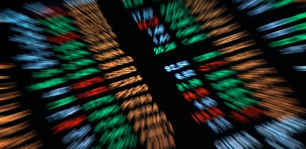 Dólar sobe a R$ 4,956 após decepção com a China; Bolsa cai pelo 2º dia