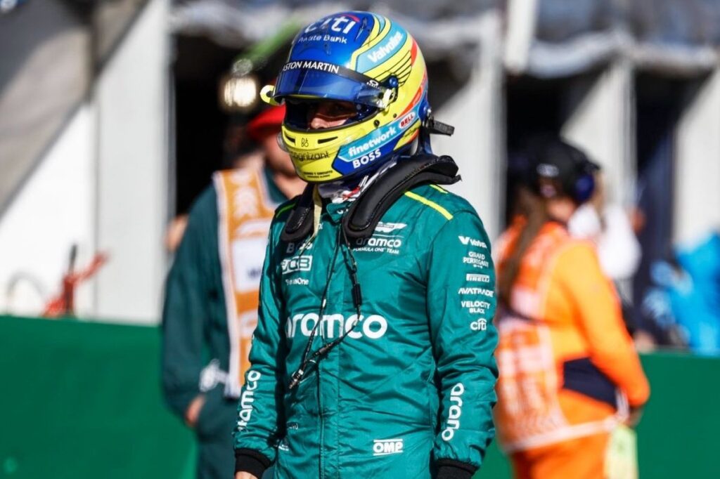Alonso é penalizado por incidente com Russell; confira