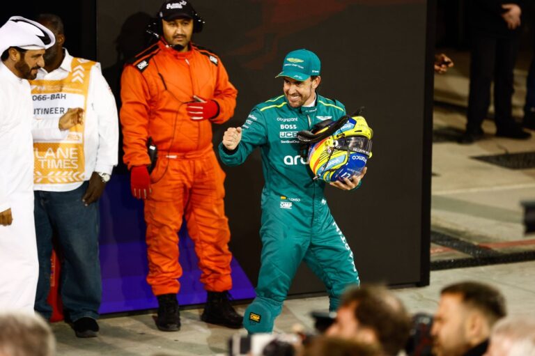 Alonso revela que ritmo da Aston Martin é "enorme surpresa"