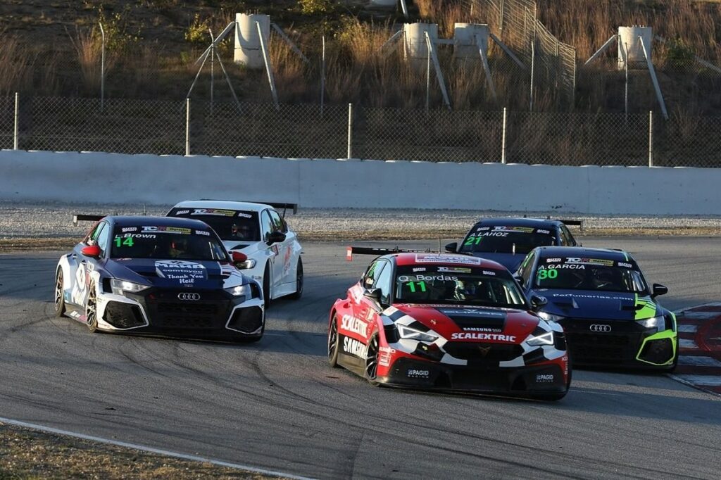 Campeão do TCR Spain, Bordás compete no TCR SA em Interlagos