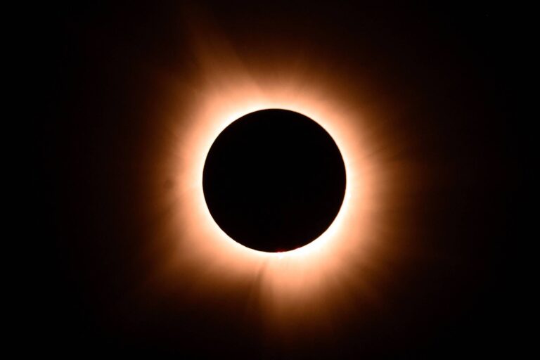 Leia o horóscopo de outubro para todos os signos - 01/10/2024 - Astrologia