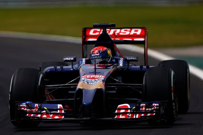 Verstappen revela como "chocante" sua primeira experiência na F1