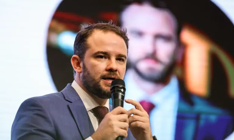 Ministro Dario Durigan band fm conquista