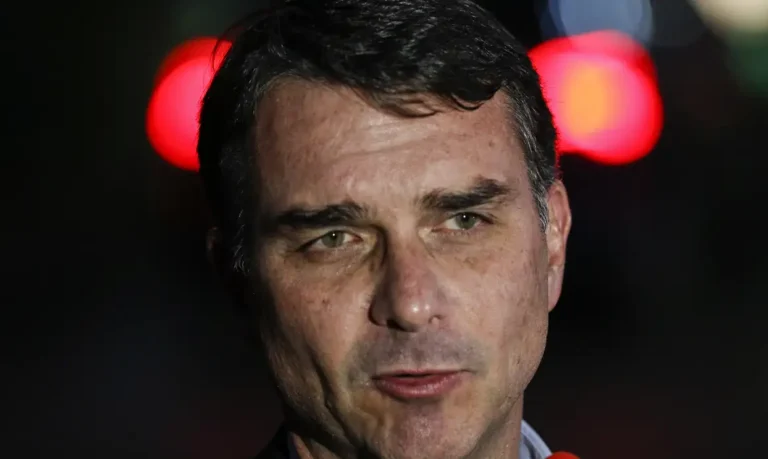 Flavio Bolsonaro band fm conquista