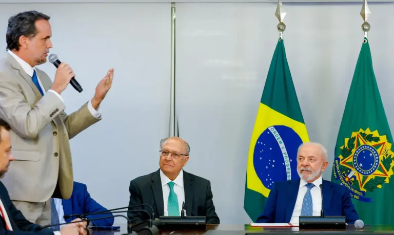 Lula zera taxa de importacao band fm conquista