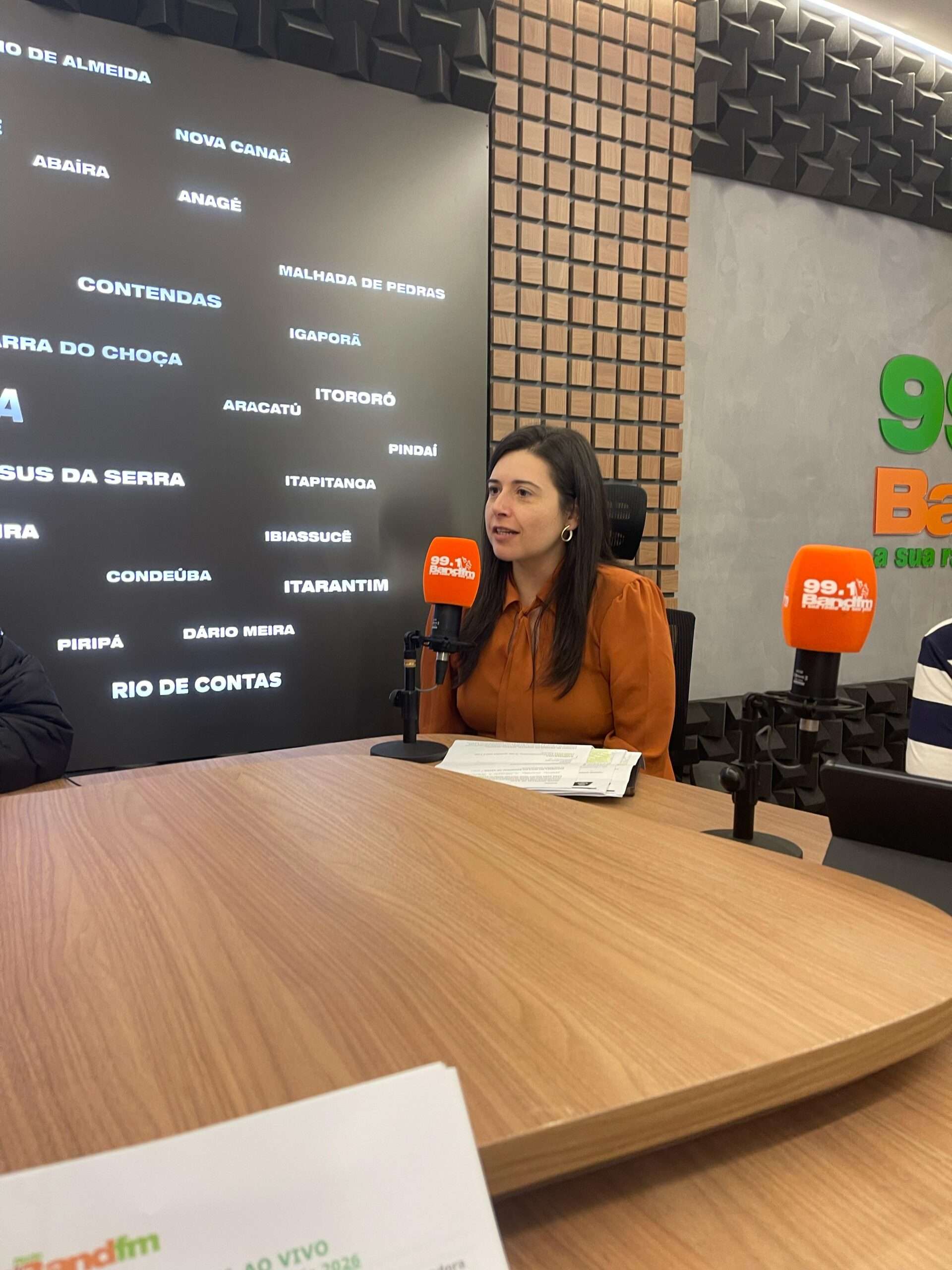 ‘A saúde não espera’, afirma Cris Rocha ao defender hospital municipal em Conquista durante entrevista no Band Cidade episode artwork